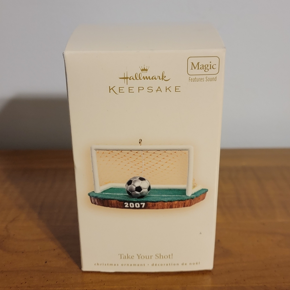 💚Hallmark Keepsake 2007 Soccer Ornament